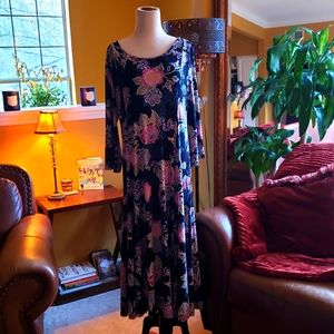 Investments from Dillards Dress size xl.  Fits up to size 18